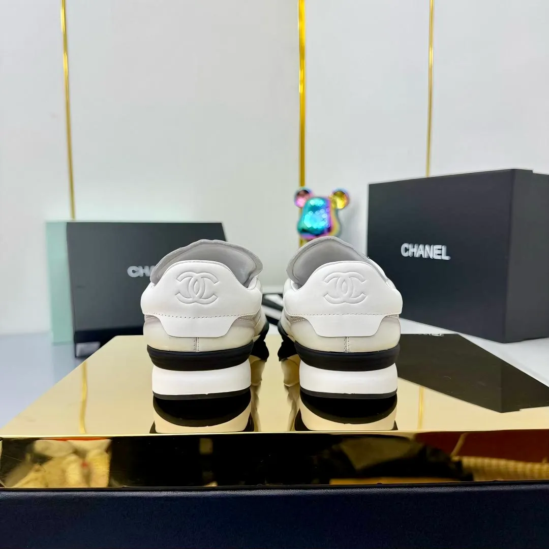 👟👟Ex-factory price 640👟👟 Top version Chanel Chanel - 2025 counter top casual sports shoes This sneaker is a classic design; the upper is electro-embroidered with a variety of techniques; the outsole is fashionable and sporty; it is unusual to incorporate a variety of color matching elements... The diversified mix and match is very beautiful and versatile, and can be used for leisure, fashion, sports and outdoor... ꫛꫀꪝ Go➫ Material: ❶The upper is made of: original cowhide ❷The inner lining is made of: original imported sheepskin ❸The outsole is based on: original TPU combination outsole Full set of boutique packaging for women 35–41 👉